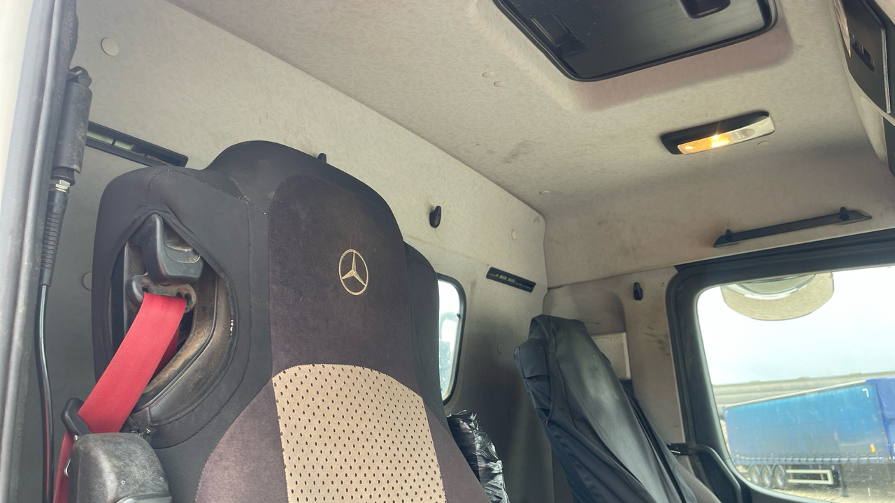 Kallurauto, Kraanaga veoauto MERCEDES-BENZ AROCS: pilt 8