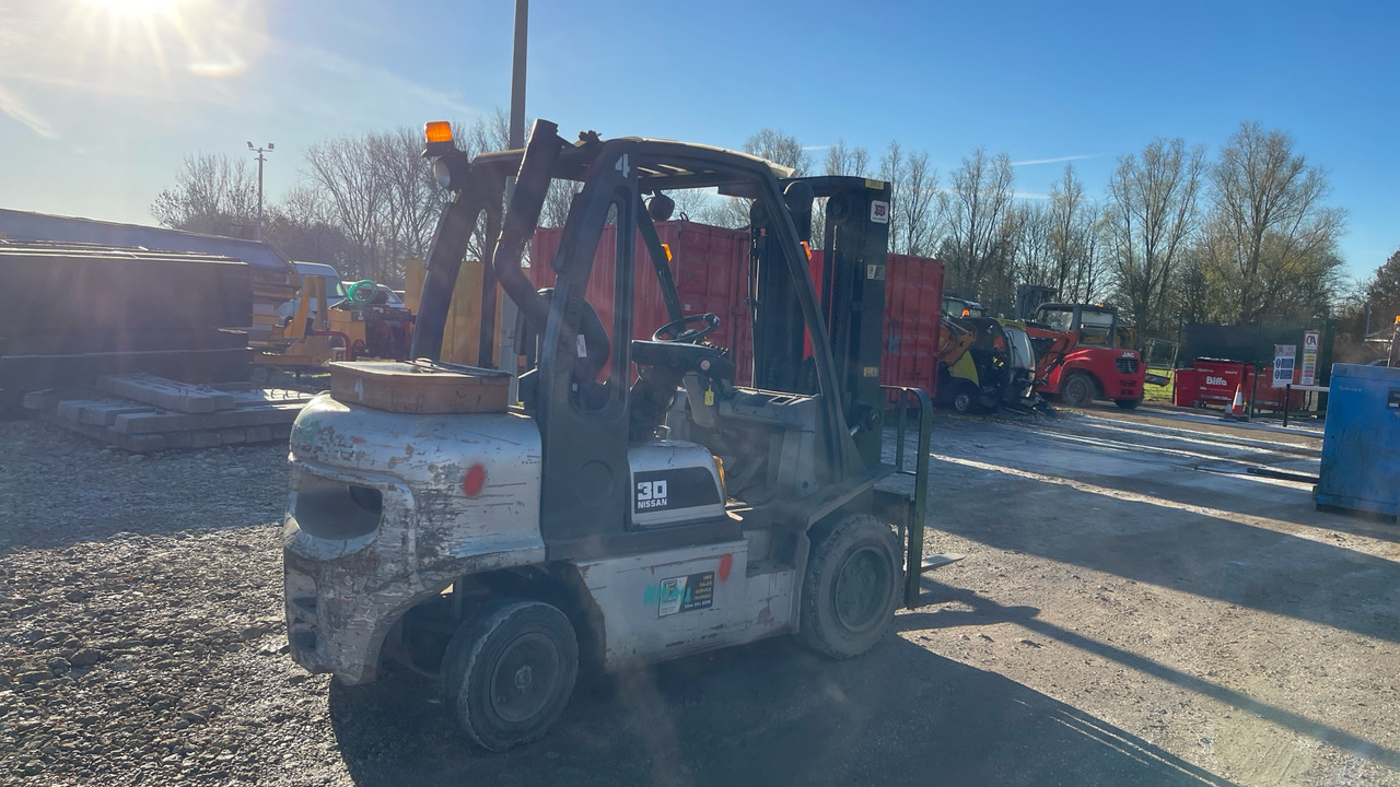 NISSAN YG1D2A300 - Diiseltõstuk: pilt 3 NISSAN YG1D2A300 - Diiseltõstuk: pilt 3