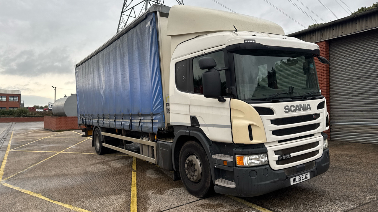 SCANIA P 250 - Tent veoauto: pilt 1 SCANIA P 250 - Tent veoauto: pilt 1