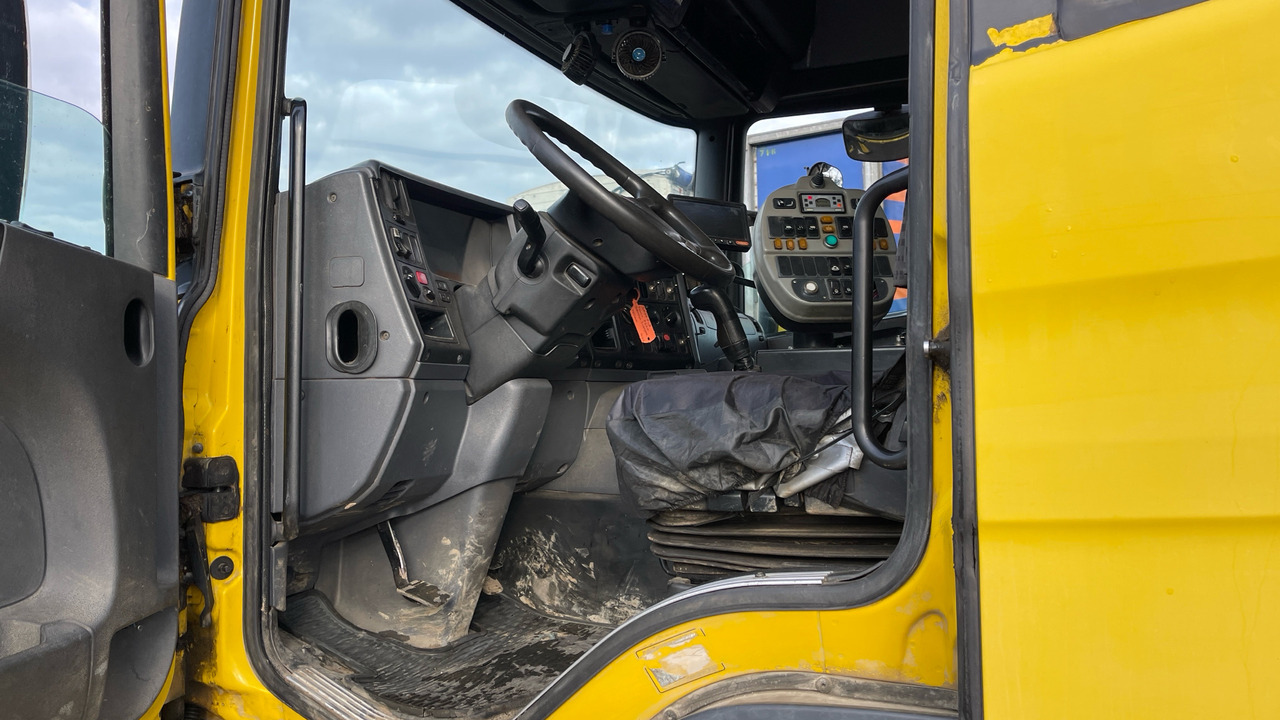 SCANIA p 230 - Tänavapühkimismasin: pilt 5 SCANIA p 230 - Tänavapühkimismasin: pilt 5