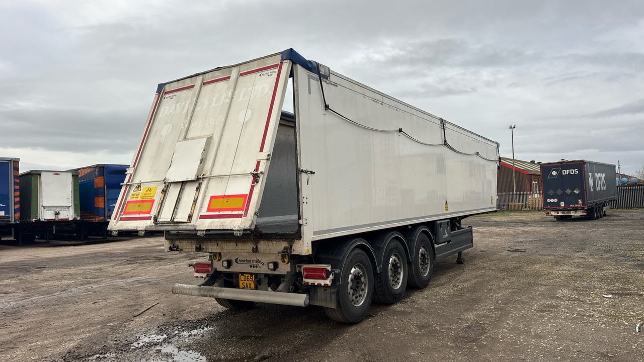 STAS TIPPER - Kallur-poolhaagis: pilt 5 STAS TIPPER - Kallur-poolhaagis: pilt 5