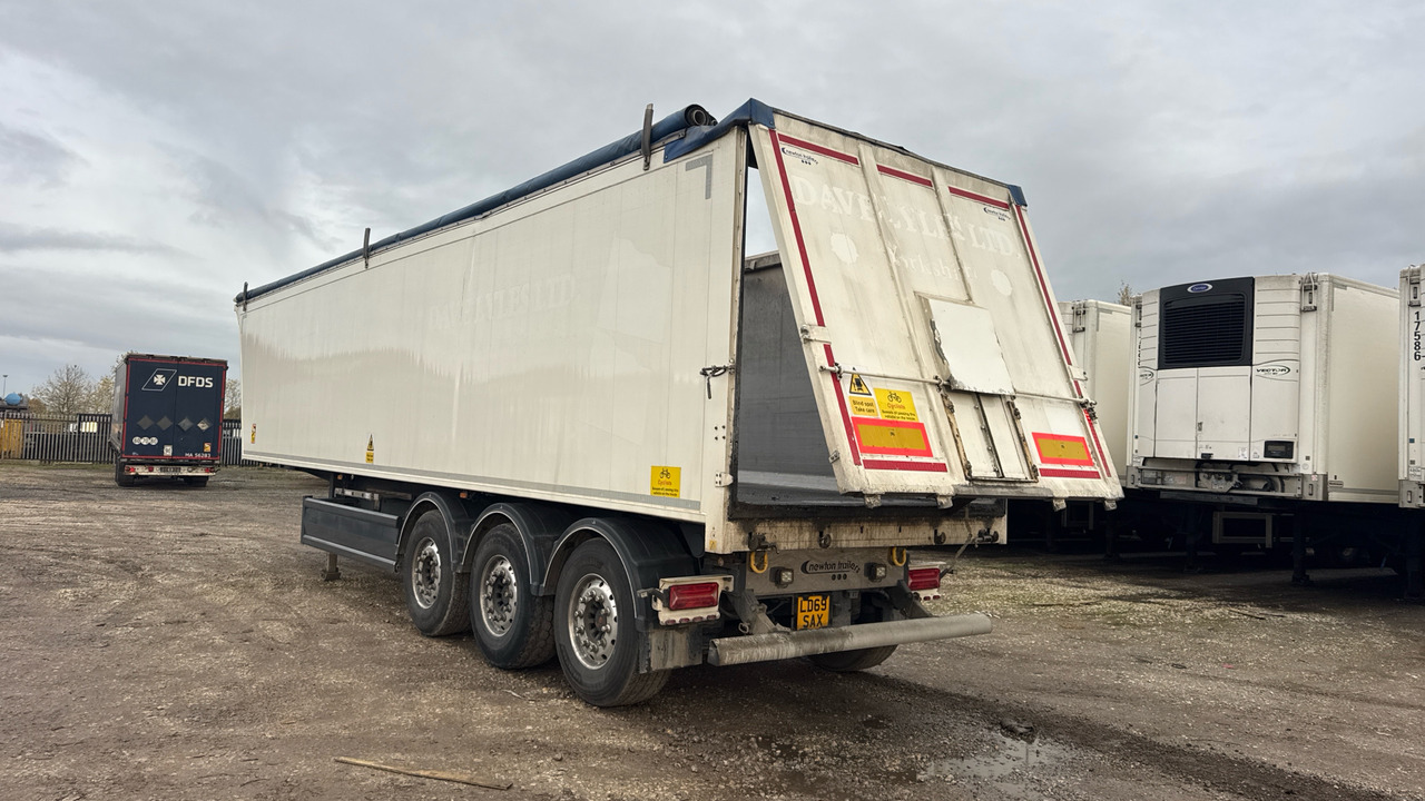 STAS TIPPER - Kallur-poolhaagis: pilt 4 STAS TIPPER - Kallur-poolhaagis: pilt 4