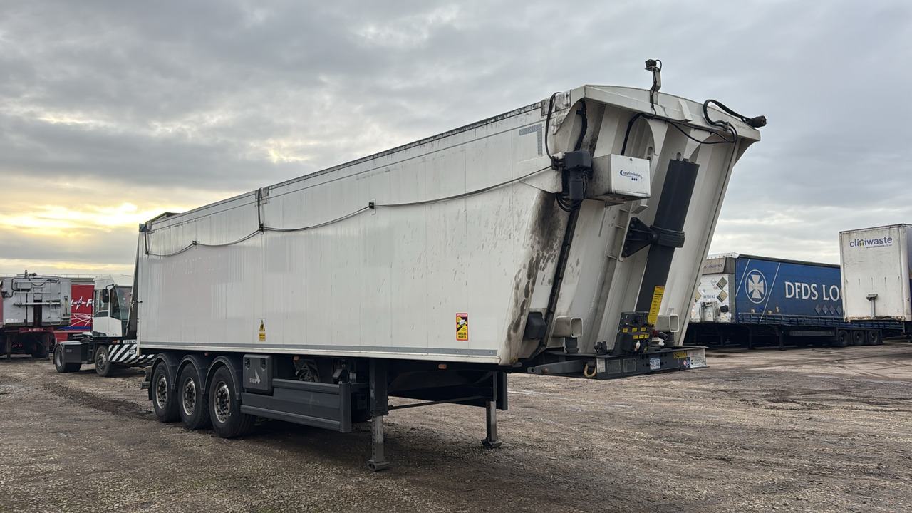 STAS TIPPER - Kallur-poolhaagis: pilt 1 STAS TIPPER - Kallur-poolhaagis: pilt 1