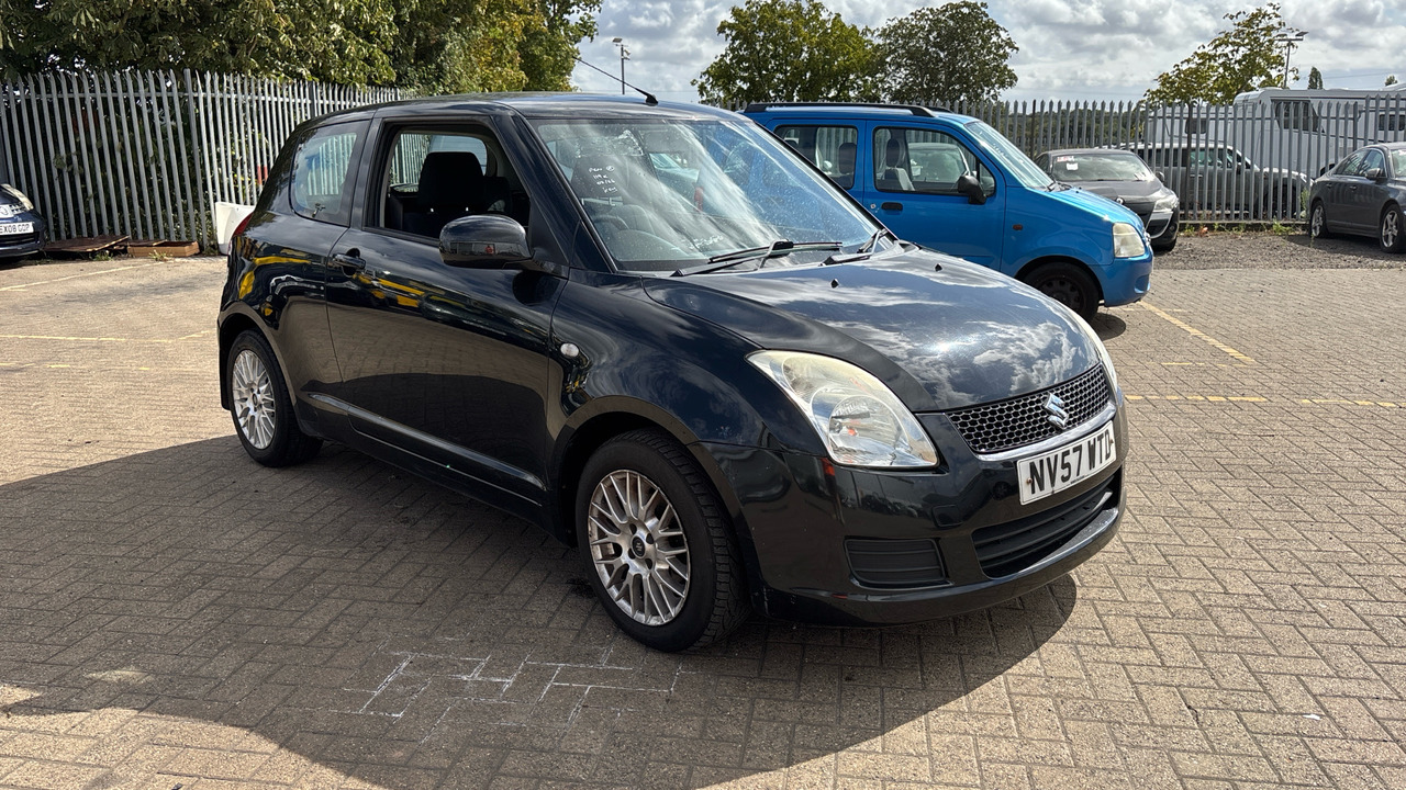 SUZUKI SWIFT 1.3 GL - Luukpära: pilt 1 SUZUKI SWIFT 1.3 GL - Luukpära: pilt 1