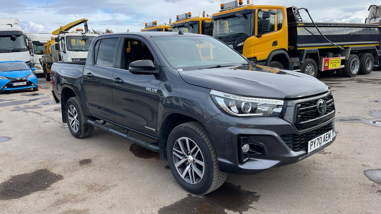 TOYOTA HILUX INVINCIBLE X 2.4 D-4D - Pikap, Meeskonnaauto: pilt 1 TOYOTA HILUX INVINCIBLE X 2.4 D-4D - Pikap, Meeskonnaauto: pilt 1