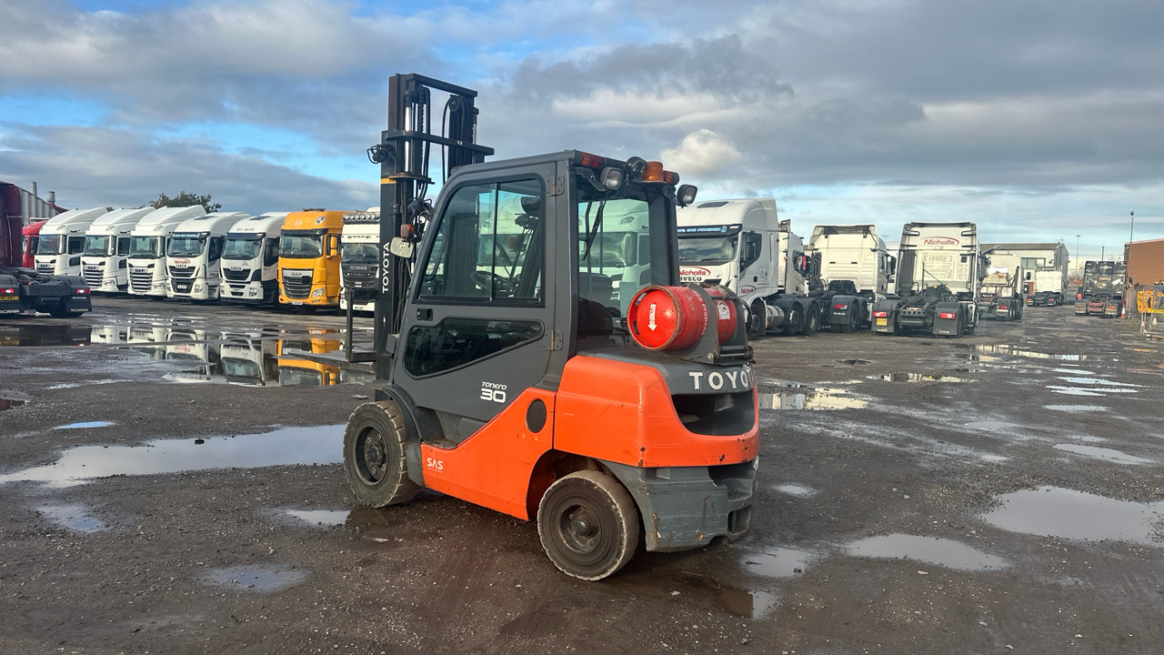 TOYOTA TONERO 30 - Gaasitõstuk: pilt 3 TOYOTA TONERO 30 - Gaasitõstuk: pilt 3