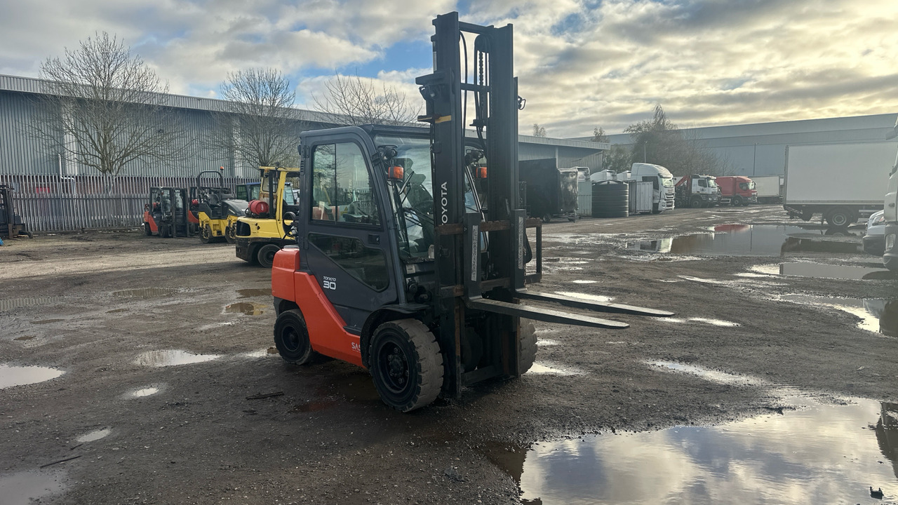 TOYOTA TONERO 30 - Gaasitõstuk: pilt 1 TOYOTA TONERO 30 - Gaasitõstuk: pilt 1