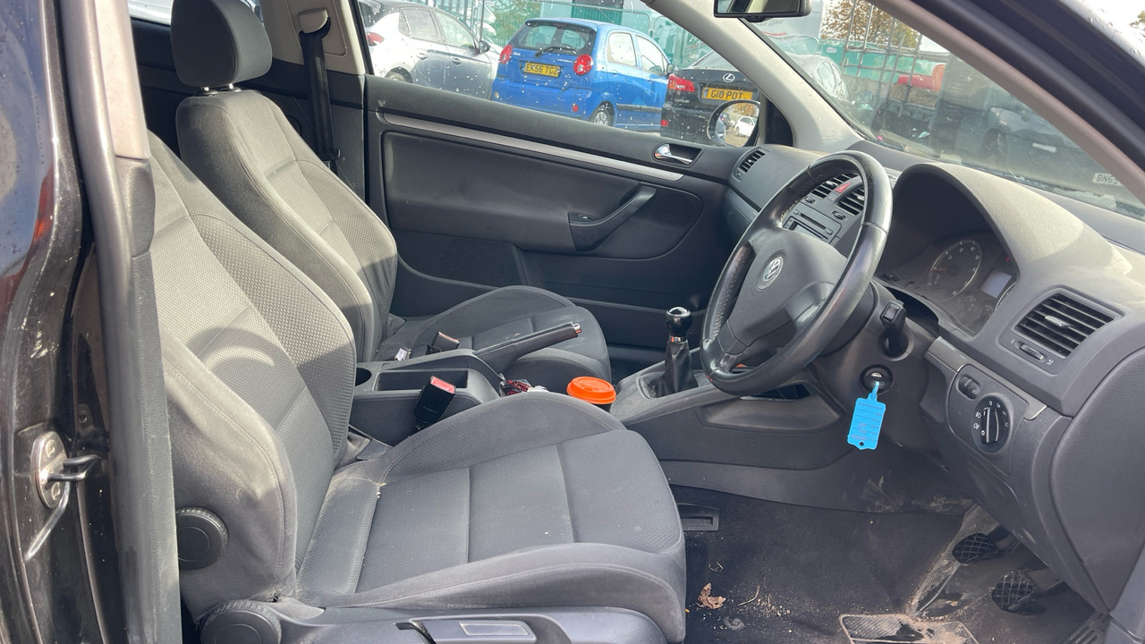 VOLKSWAGEN GOLF 2.0 GT FSI - Luukpära: pilt 5 VOLKSWAGEN GOLF 2.0 GT FSI - Luukpära: pilt 5