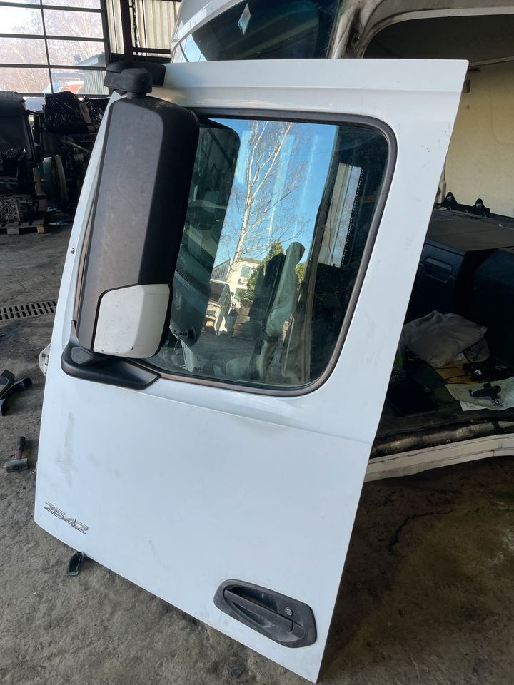 Actros MP4 Fahrertür, Tür Links Weiß Spiegel Innenverkleidung - Uks ja varuosad - Veoauto: pilt 2 Actros MP4 Fahrertür, Tür Links Weiß Spiegel Innenverkleidung - Uks ja varuosad - Veoauto: pilt 2