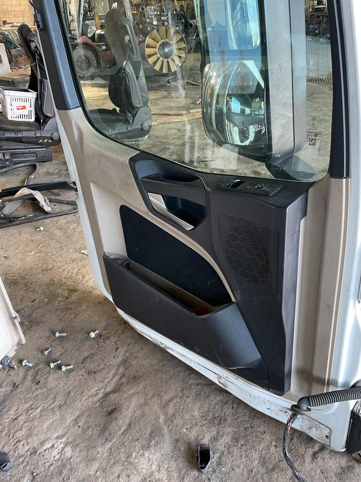 Actros MP4 Fahrertür, Tür Links Weiß Spiegel Innenverkleidung - Uks ja varuosad - Veoauto: pilt 4 Actros MP4 Fahrertür, Tür Links Weiß Spiegel Innenverkleidung - Uks ja varuosad - Veoauto: pilt 4