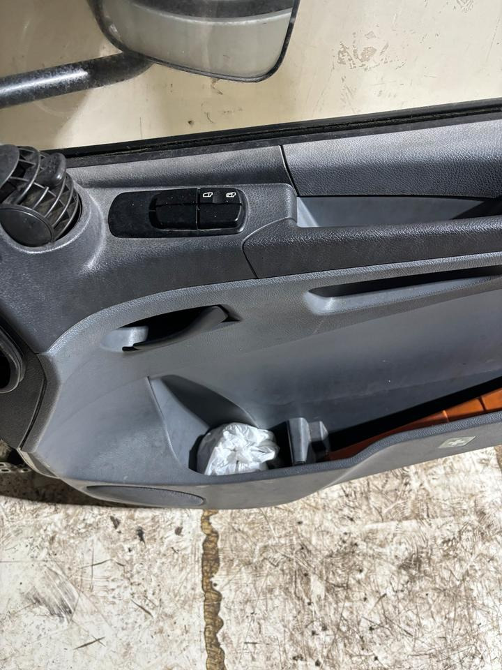 Atego Beifahrertür,weiß,Spiegel&Innenverkleidung LN 22 - Uks ja varuosad - Veoauto: pilt 5 Atego Beifahrertür,weiß,Spiegel&Innenverkleidung LN 22 - Uks ja varuosad - Veoauto: pilt 5