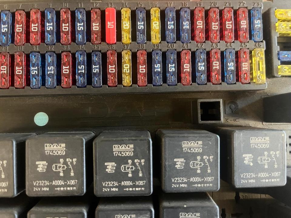 DAF Sicherungskasten - Kaitse - Veoauto: pilt 3 DAF Sicherungskasten - Kaitse - Veoauto: pilt 3