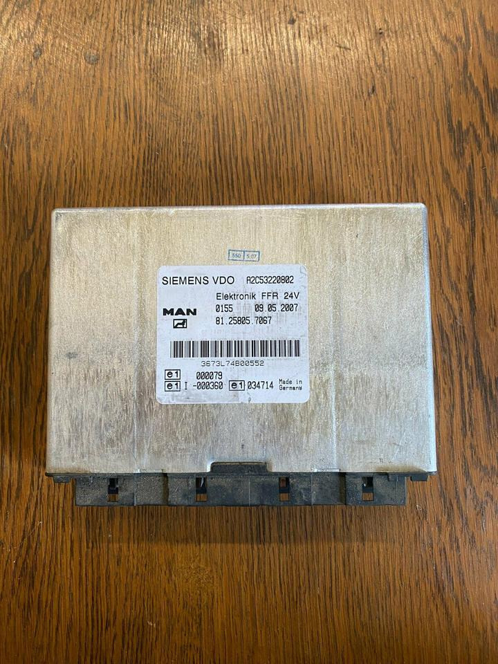 Elektronik FFR SIEMENS VDO Steuergerät MAN 81.25805.7067 - Mootori juhtimisseade - Veoauto: pilt 1 Elektronik FFR SIEMENS VDO Steuergerät MAN 81.25805.7067 - Mootori juhtimisseade - Veoauto: pilt 1