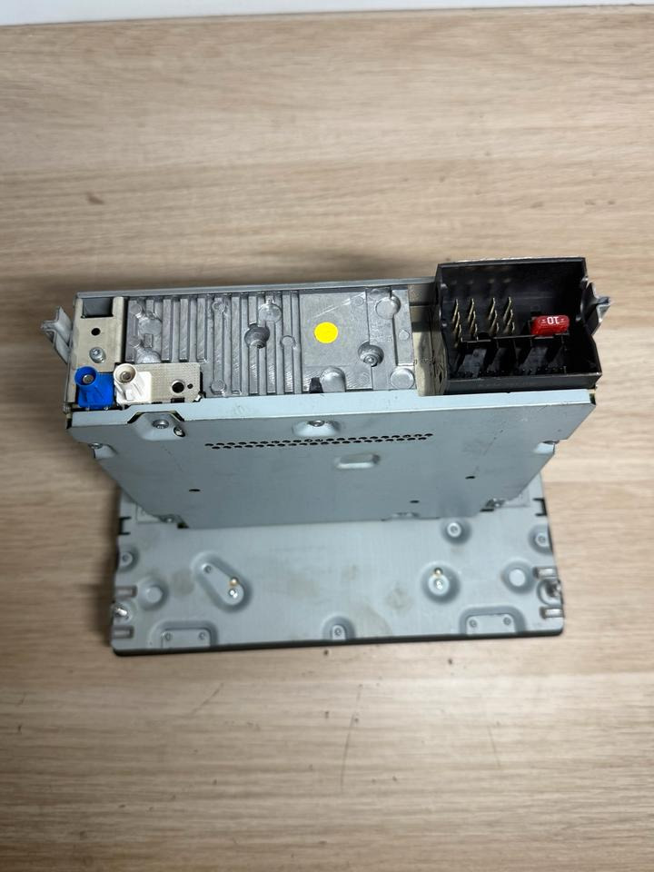 MAN BOSCH Multimedia Radio 81.28100-6026 - Juhtimissüsteem - Veoauto: pilt 4 MAN BOSCH Multimedia Radio 81.28100-6026 - Juhtimissüsteem - Veoauto: pilt 4