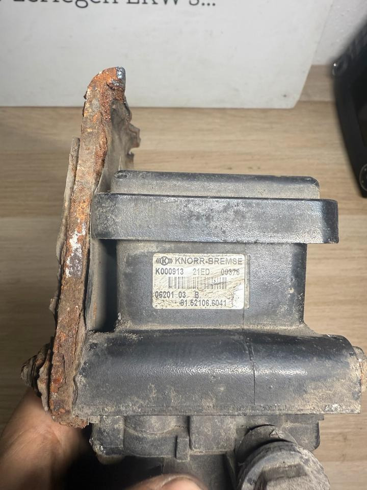 MAN KNORR-BREMSE EBS Ventil K000913 81.52106.6041 - Klapp - Veoauto: pilt 4 MAN KNORR-BREMSE EBS Ventil K000913 81.52106.6041 - Klapp - Veoauto: pilt 4