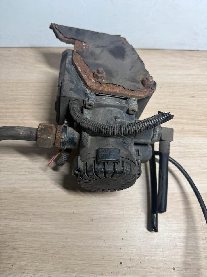 MAN KNORR-BREMSE EBS Ventil K000913 81.52106.6041 - Klapp - Veoauto: pilt 2 MAN KNORR-BREMSE EBS Ventil K000913 81.52106.6041 - Klapp - Veoauto: pilt 2