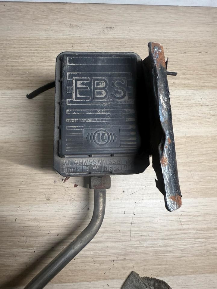 MAN KNORR-BREMSE EBS Ventil K000913 81.52106.6041 - Klapp - Veoauto: pilt 3 MAN KNORR-BREMSE EBS Ventil K000913 81.52106.6041 - Klapp - Veoauto: pilt 3