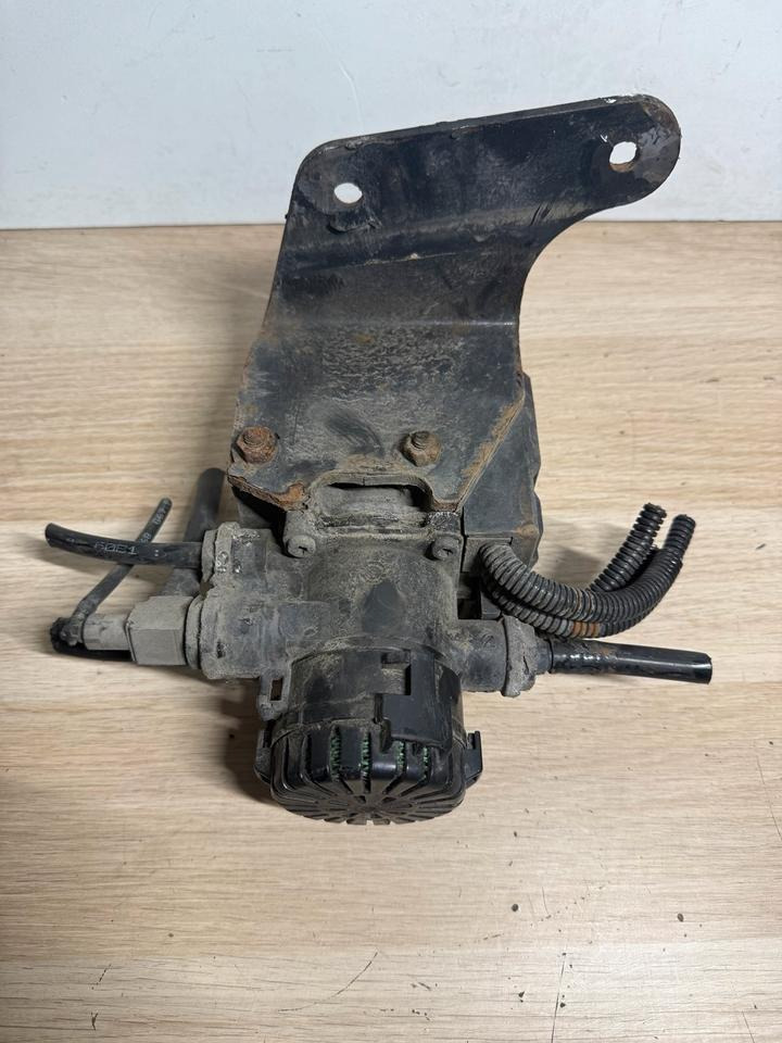 MAN KNORR-BREMSE EBS Ventil K021204 81.52106-6049 - Klapp - Veoauto: pilt 2 MAN KNORR-BREMSE EBS Ventil K021204 81.52106-6049 - Klapp - Veoauto: pilt 2