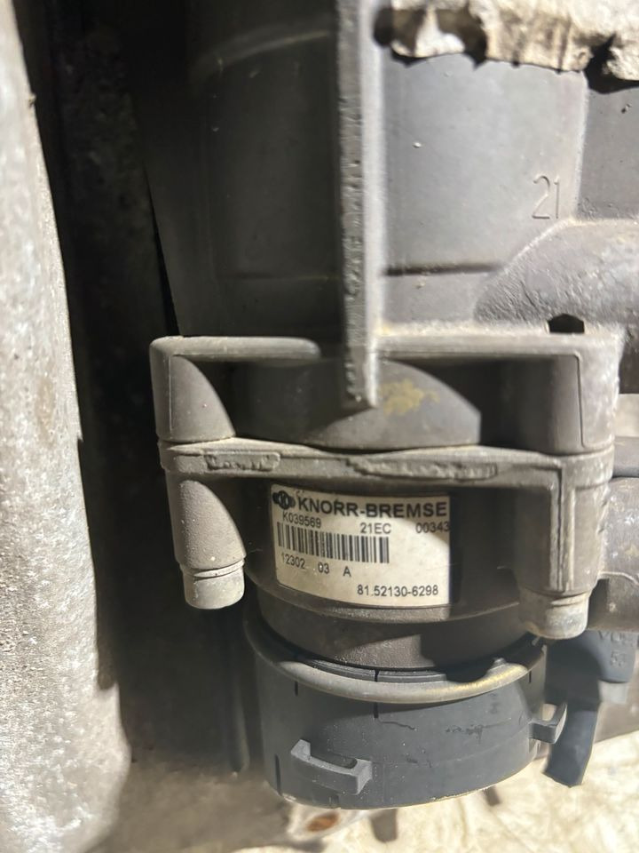 MAN KNORR-BREMSE Fußbremsventil 81.52130-6298 - Pedaal - Veoauto: pilt 4 MAN KNORR-BREMSE Fußbremsventil 81.52130-6298 - Pedaal - Veoauto: pilt 4