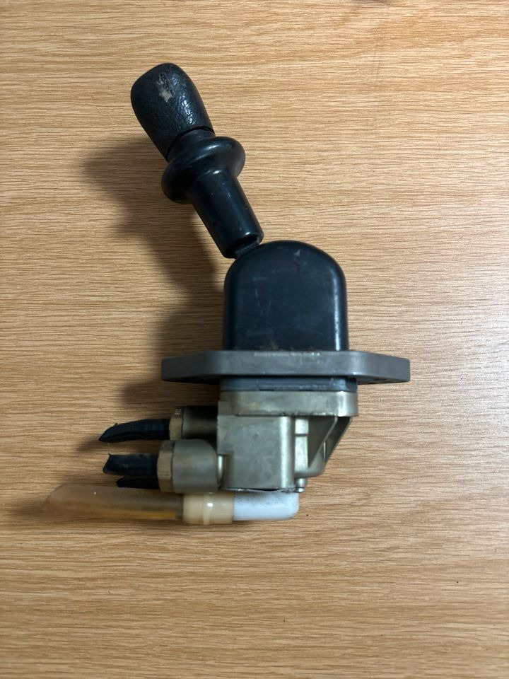 MAN KNORR-BREMSE Handbremsventil / Festellbremse 81.52315-6171 - Käigukang - Veoauto: pilt 2 MAN KNORR-BREMSE Handbremsventil / Festellbremse 81.52315-6171 - Käigukang - Veoauto: pilt 2