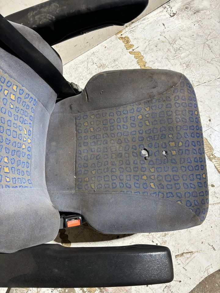 MAN TGA Fahrersitz mit Luft - Iste - Veoauto: pilt 4 MAN TGA Fahrersitz mit Luft - Iste - Veoauto: pilt 4