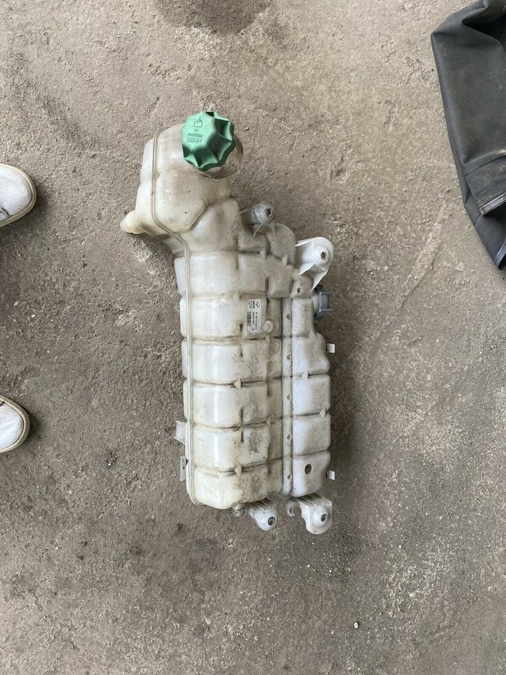 MAN TGL Ausgleichsbehälter Kühlmittel 81061026228 81061026233 - Paisupaak - Veoauto: pilt 1 MAN TGL Ausgleichsbehälter Kühlmittel 81061026228 81061026233 - Paisupaak - Veoauto: pilt 1