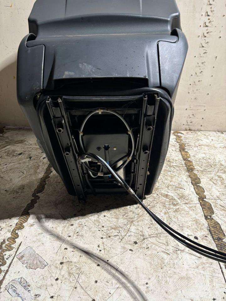 MAN TGL Euro 5/6 Fahrersitz mit Luft und elektrisch - Iste - Veoauto: pilt 5 MAN TGL Euro 5/6 Fahrersitz mit Luft und elektrisch - Iste - Veoauto: pilt 5
