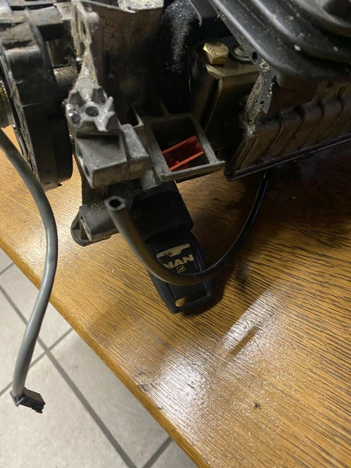 MAN TGL Lenksäule Lenkung mit Zündschloss & Schlüssel - Roolisammas - Veoauto: pilt 3 MAN TGL Lenksäule Lenkung mit Zündschloss & Schlüssel - Roolisammas - Veoauto: pilt 3