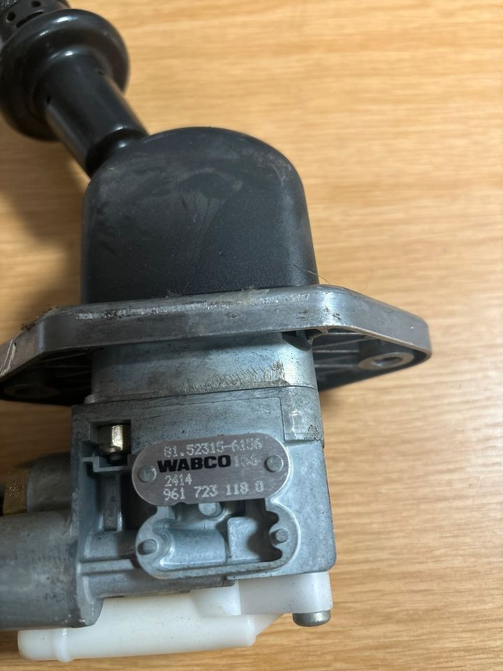 MAN WABCO Handbremsventil / Festellbremse 81.52315-6156 - Käigukang - Veoauto: pilt 3 MAN WABCO Handbremsventil / Festellbremse 81.52315-6156 - Käigukang - Veoauto: pilt 3