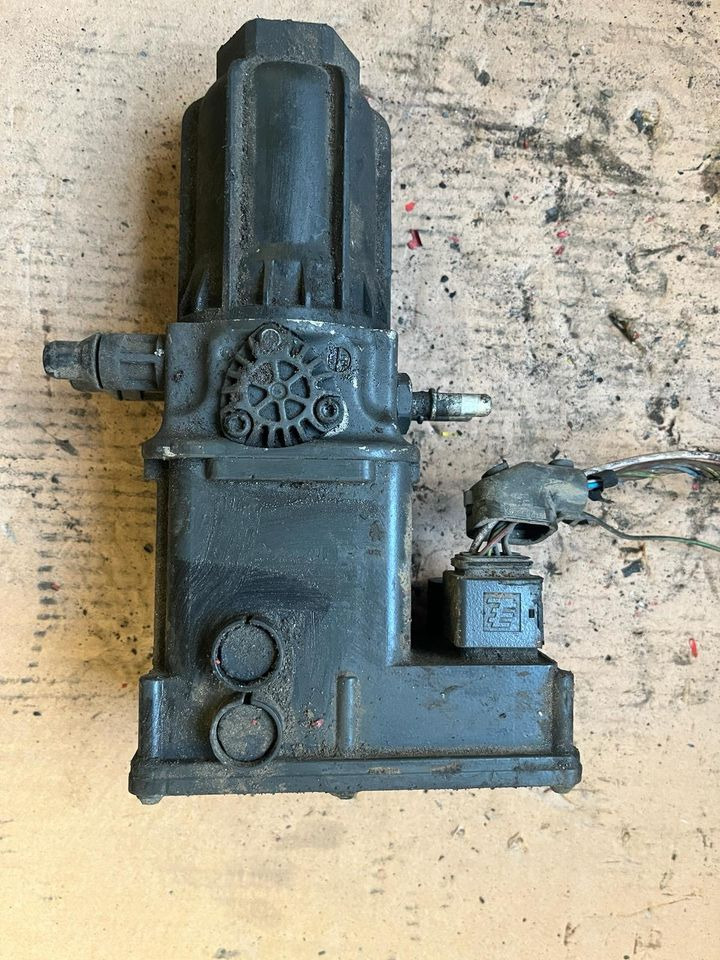 Mercedes Actros MP4 AdBlue Pumpe A0001402378 - Kütusepump - Veoauto: pilt 1 Mercedes Actros MP4 AdBlue Pumpe A0001402378 - Kütusepump - Veoauto: pilt 1