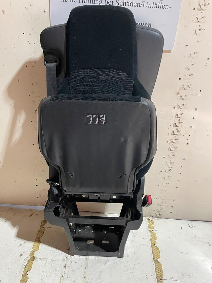 Mercedes Actros MP4 Beifahrersitz A9609103703 - Iste - Veoauto: pilt 5 Mercedes Actros MP4 Beifahrersitz A9609103703 - Iste - Veoauto: pilt 5