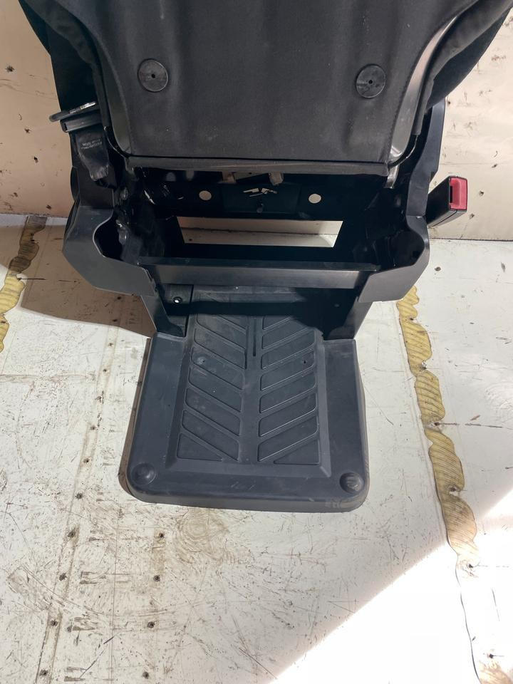 Mercedes Actros MP4 Beifahrersitz A9609103803 - Iste - Veoauto: pilt 5 Mercedes Actros MP4 Beifahrersitz A9609103803 - Iste - Veoauto: pilt 5