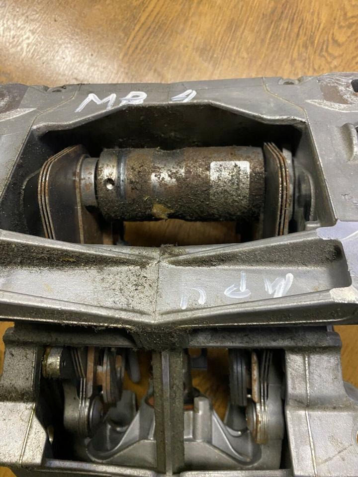 Mercedes Actros MP4 Lenksäule Lenkung - Roolisammas - Veoauto: pilt 4 Mercedes Actros MP4 Lenksäule Lenkung - Roolisammas - Veoauto: pilt 4