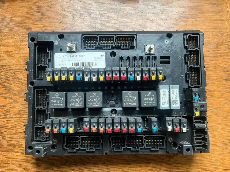 Mercedes Actros MP4 SAM Cabin Sicherungskasten A0014465158 - Kaitse - Veoauto: pilt 1 Mercedes Actros MP4 SAM Cabin Sicherungskasten A0014465158 - Kaitse - Veoauto: pilt 1