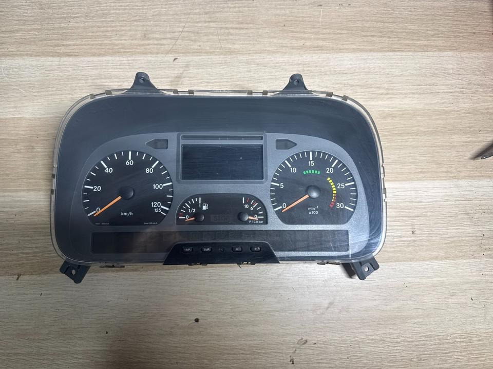 Mercedes Ategi kombiinstrument Tacho A0044463421 - Armatuurlaud - Veoauto: pilt 2 Mercedes Ategi kombiinstrument Tacho A0044463421 - Armatuurlaud - Veoauto: pilt 2
