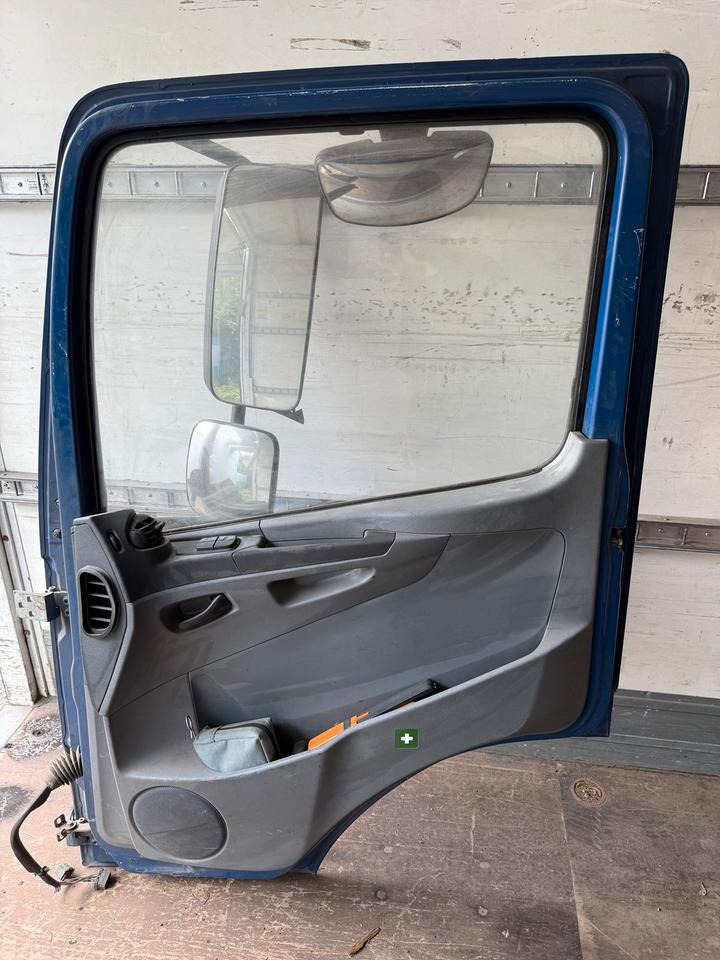 Mercedes Atego 2 Beifahrertür Blau Spiegel Innenverkleidung LN 68 - Uks ja varuosad - Veoauto: pilt 2 Mercedes Atego 2 Beifahrertür Blau Spiegel Innenverkleidung LN 68 - Uks ja varuosad - Veoauto: pilt 2