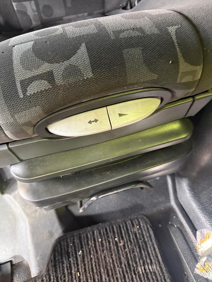 Mercedes Atego 3 Beifahrersitz mit Luft - Iste - Veoauto: pilt 5 Mercedes Atego 3 Beifahrersitz mit Luft - Iste - Veoauto: pilt 5