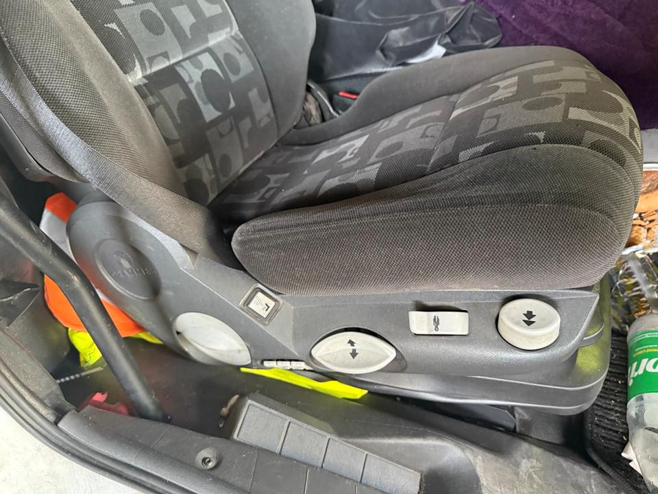 Mercedes Atego 3 Beifahrersitz mit Luft - Iste - Veoauto: pilt 2 Mercedes Atego 3 Beifahrersitz mit Luft - Iste - Veoauto: pilt 2