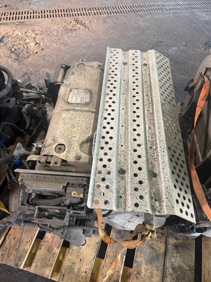 Mercedes Atego 4 EU6 Auspuff Katalysator A0054906812 - Katalüüsmuundur - Veoauto: pilt 1 Mercedes Atego 4 EU6 Auspuff Katalysator A0054906812 - Katalüüsmuundur - Veoauto: pilt 1