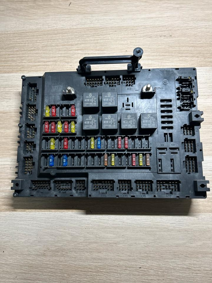 Mercedes Atego 4 EU6 Sicherungskasten A0014461958 - Kaitse: pilt 2 Mercedes Atego 4 EU6 Sicherungskasten A0014461958 - Kaitse: pilt 2