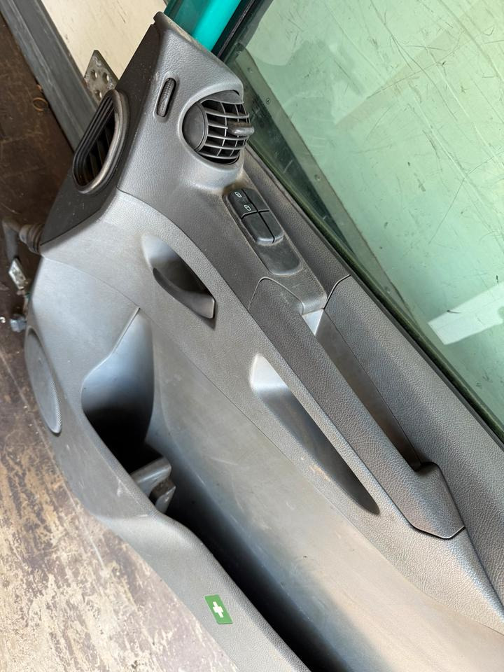Mercedes Atego Beifahrertür Grün Innenverkleidung LN 71 - Uks ja varuosad - Veoauto: pilt 4 Mercedes Atego Beifahrertür Grün Innenverkleidung LN 71 - Uks ja varuosad - Veoauto: pilt 4