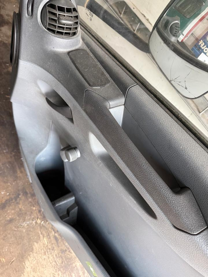 Mercedes Atego Beifahrertür Weiß Spiegel Innenverkleidung LN 75 - Uks ja varuosad - Veoauto: pilt 3 Mercedes Atego Beifahrertür Weiß Spiegel Innenverkleidung LN 75 - Uks ja varuosad - Veoauto: pilt 3