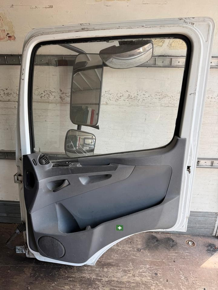 Mercedes Atego Beifahrertür weiß Spiegel Innenverkleidung - Uks ja varuosad - Veoauto: pilt 2 Mercedes Atego Beifahrertür weiß Spiegel Innenverkleidung - Uks ja varuosad - Veoauto: pilt 2