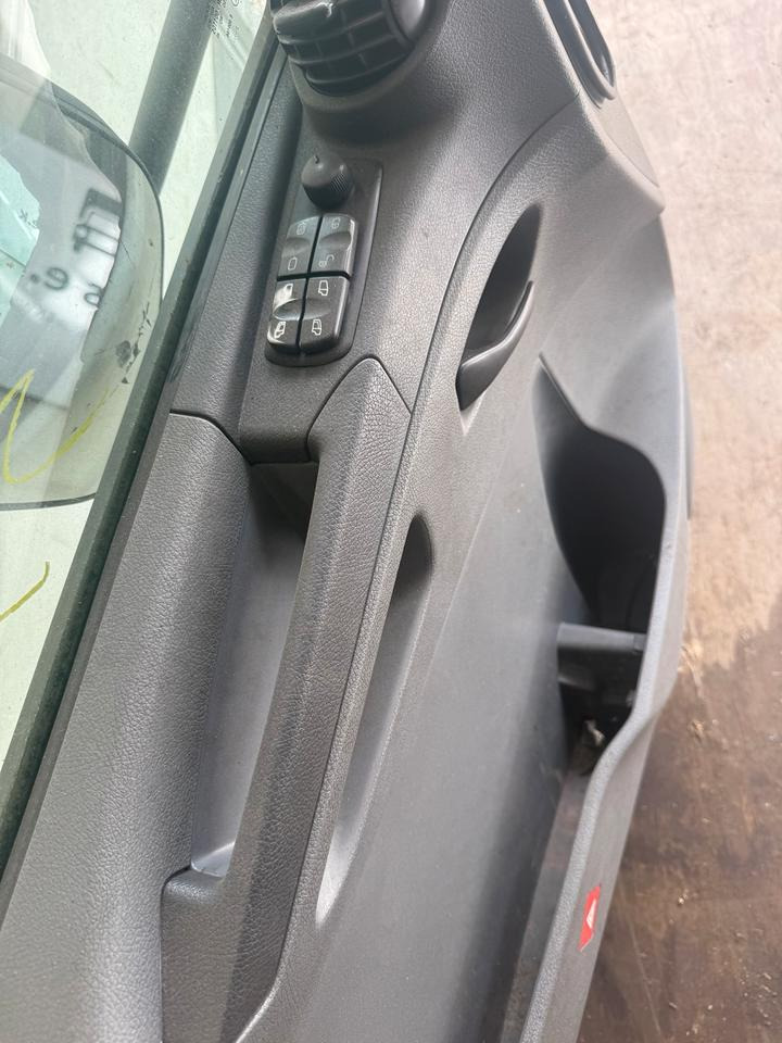 Mercedes Atego EU6 Fahrertür Weiß Spiegel Innenverkleidung LN 88 - Uks ja varuosad - Veoauto: pilt 4 Mercedes Atego EU6 Fahrertür Weiß Spiegel Innenverkleidung LN 88 - Uks ja varuosad - Veoauto: pilt 4