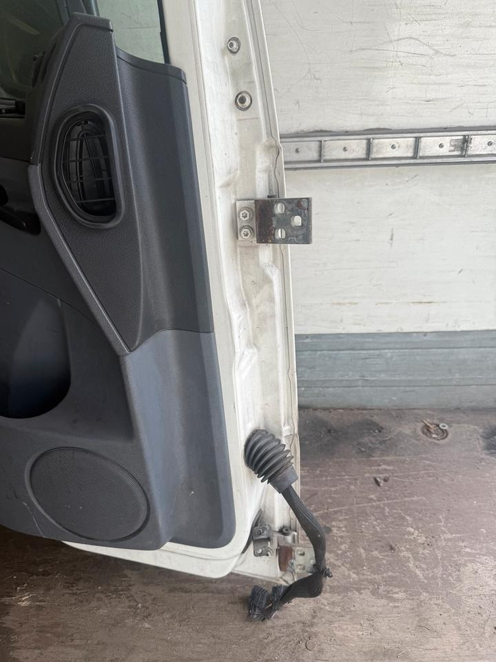 Mercedes Atego EU6 Fahrertür Weiß Spiegel Innenverkleidung LN 88 - Uks ja varuosad - Veoauto: pilt 3 Mercedes Atego EU6 Fahrertür Weiß Spiegel Innenverkleidung LN 88 - Uks ja varuosad - Veoauto: pilt 3