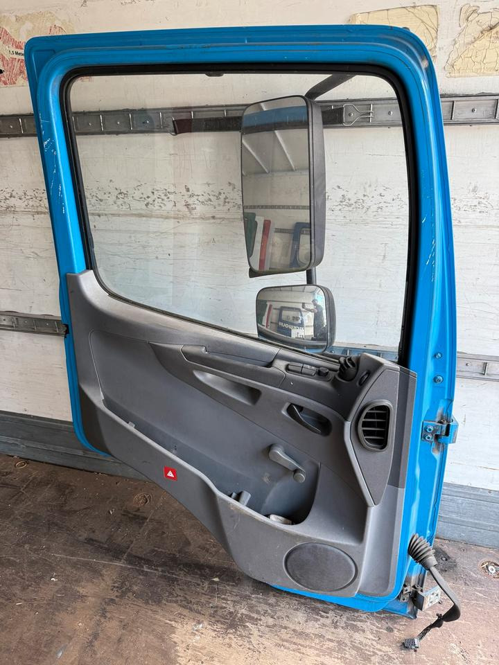 Mercedes Atego Fahrertür Blau Spiegel Innenverkleidung LN 73 - Uks ja varuosad - Veoauto: pilt 2 Mercedes Atego Fahrertür Blau Spiegel Innenverkleidung LN 73 - Uks ja varuosad - Veoauto: pilt 2