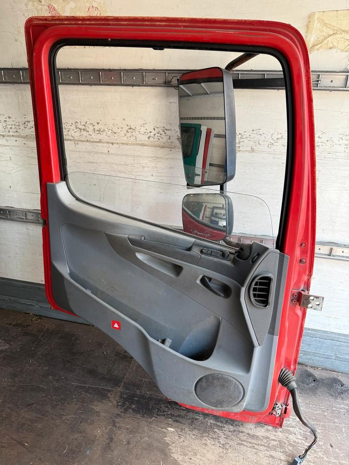 Mercedes Atego Fahrertür Rot Spiegel Innenverkleidung LN 74 - Uks ja varuosad - Veoauto: pilt 2 Mercedes Atego Fahrertür Rot Spiegel Innenverkleidung LN 74 - Uks ja varuosad - Veoauto: pilt 2