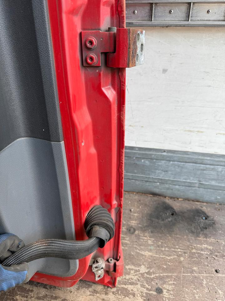 Mercedes Atego Fahrertür Rot Spiegel Innenverkleidung LN 74 - Uks ja varuosad - Veoauto: pilt 5 Mercedes Atego Fahrertür Rot Spiegel Innenverkleidung LN 74 - Uks ja varuosad - Veoauto: pilt 5