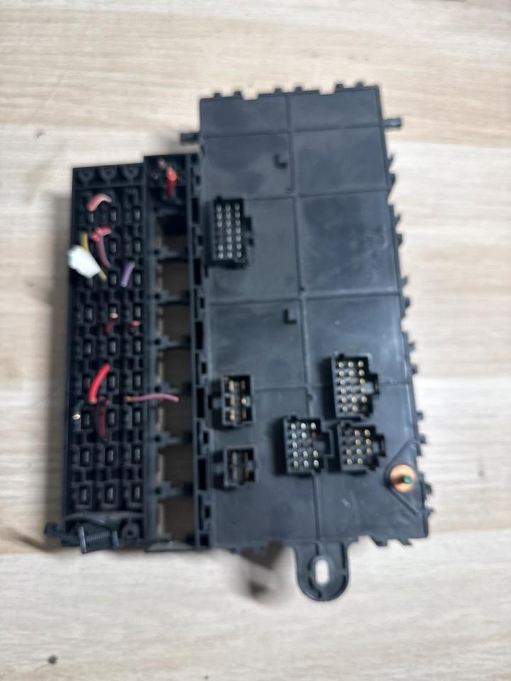 Mercedes Atego Sicherungskasten A0015432015 - Elektrisüsteem - Veoauto: pilt 4 Mercedes Atego Sicherungskasten A0015432015 - Elektrisüsteem - Veoauto: pilt 4