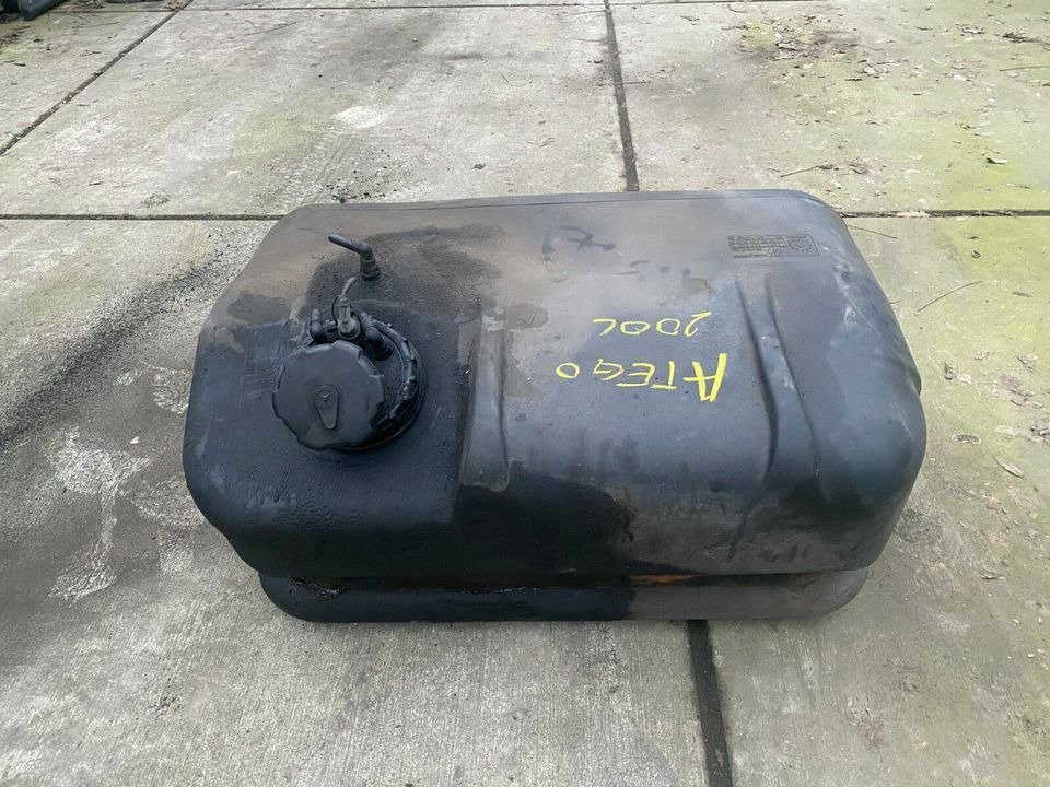Mercedes Atego Tank Tankbehälter A 9704711501, A9704711201 - Kütusepaak - Veoauto: pilt 1 Mercedes Atego Tank Tankbehälter A 9704711501, A9704711201 - Kütusepaak - Veoauto: pilt 1